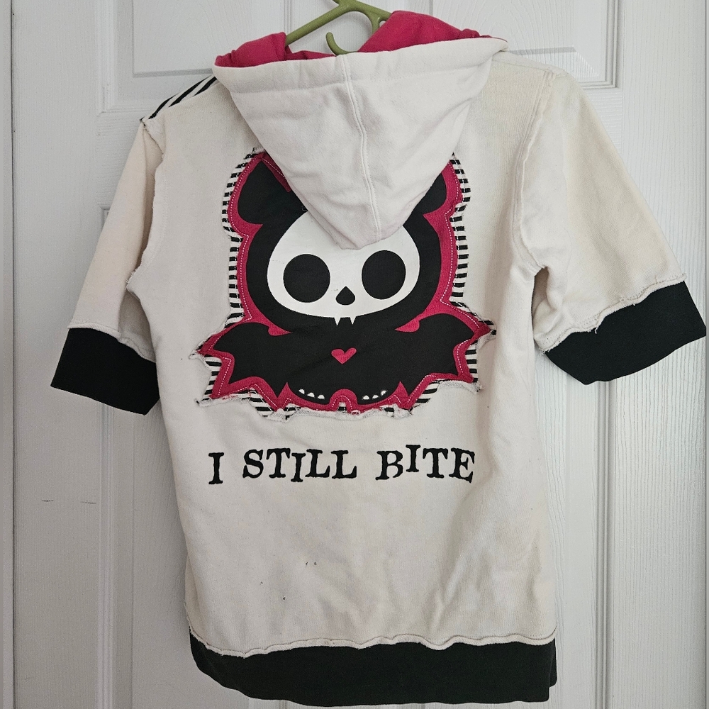I Still Bite 🦇 Vintage Original Skelanimals T-Hoodie